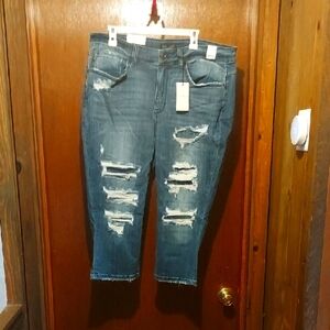 Judy Blue Distressed Cropped Jeans in Dark Blue